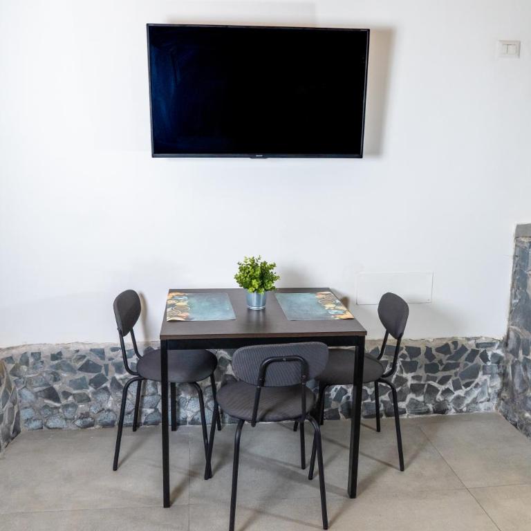 F&M HOUSE - One-Bedroom Apartment - 10
