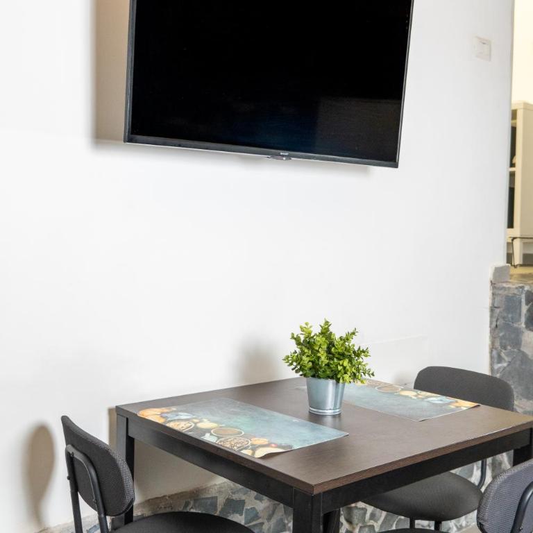 F&M HOUSE - One-Bedroom Apartment - 13