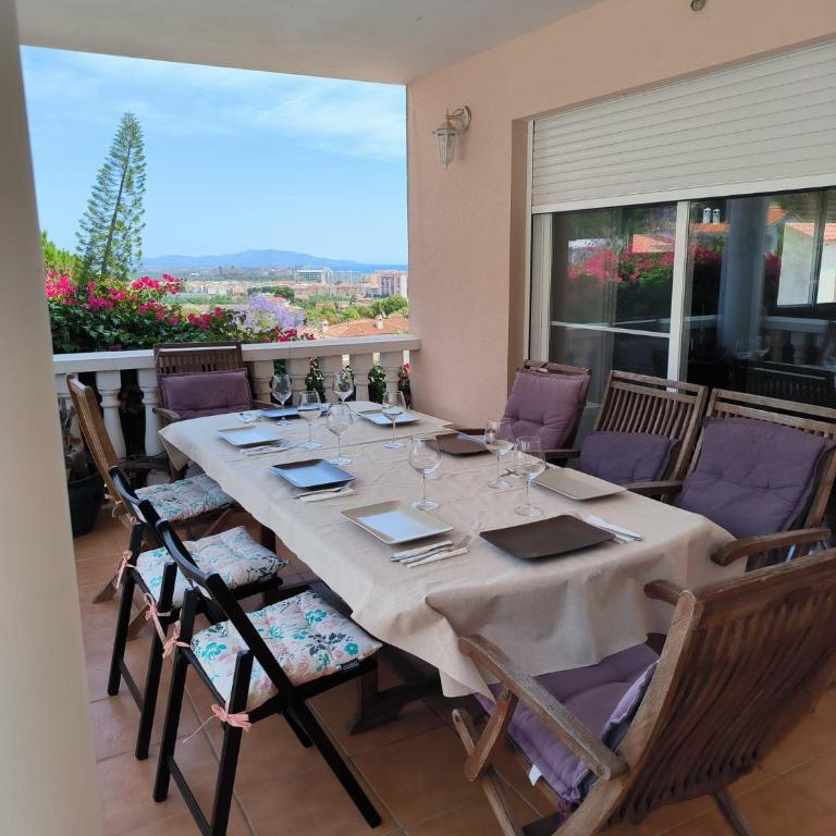 Home with view and swimming pool - Villa - 1