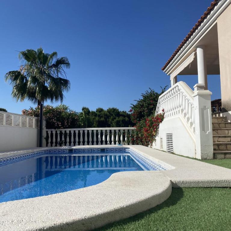Home with view and swimming pool - Villa - 2