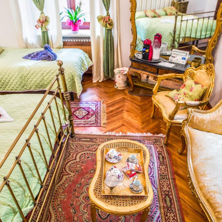 Art&Coffee - Triple Room with Private External Bathroom - 8