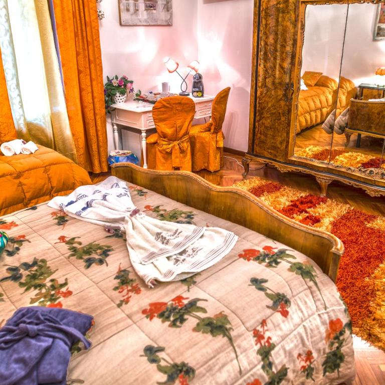 Art&Coffee - Double Room with Shared Bathroom - 3