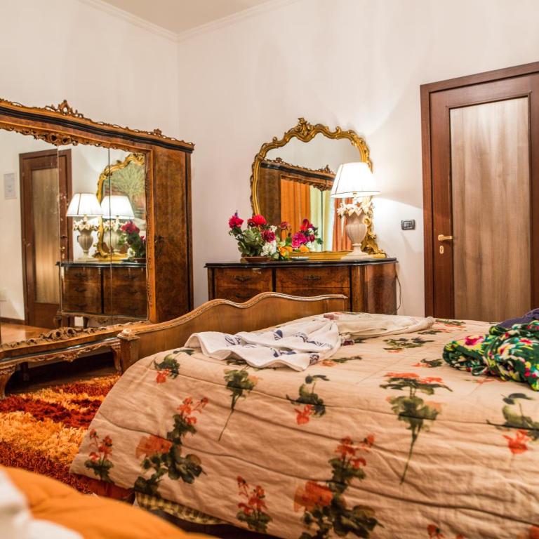 Art&Coffee - Double Room with Shared Bathroom - 4