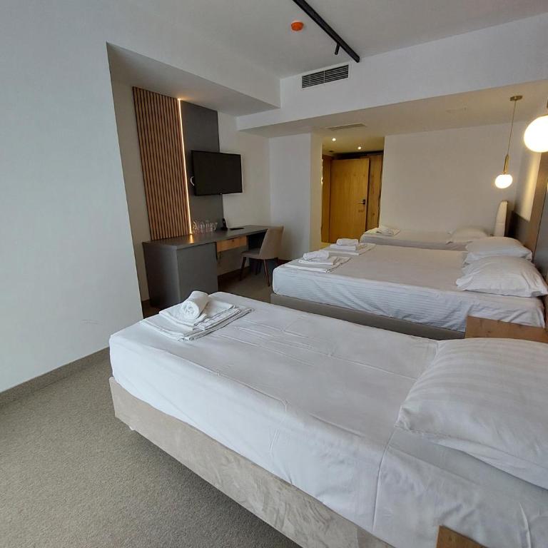 Hotel Almanas - Triple Room - 4