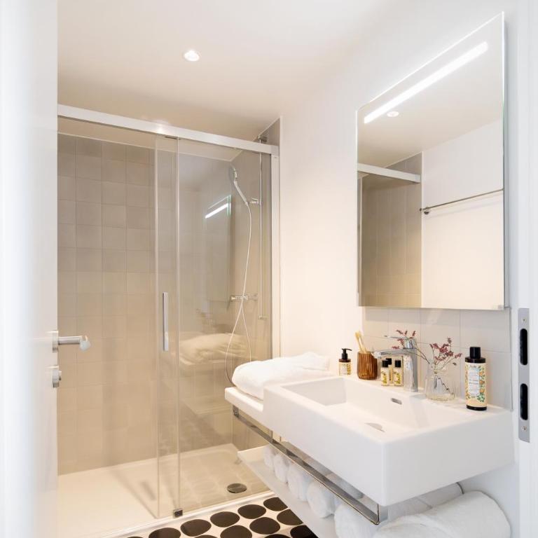 HOOD Hotel - King Suite - 4