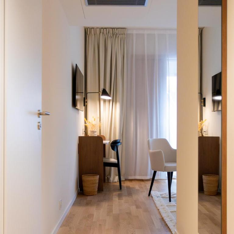 HOOD Hotel - King Suite - 5