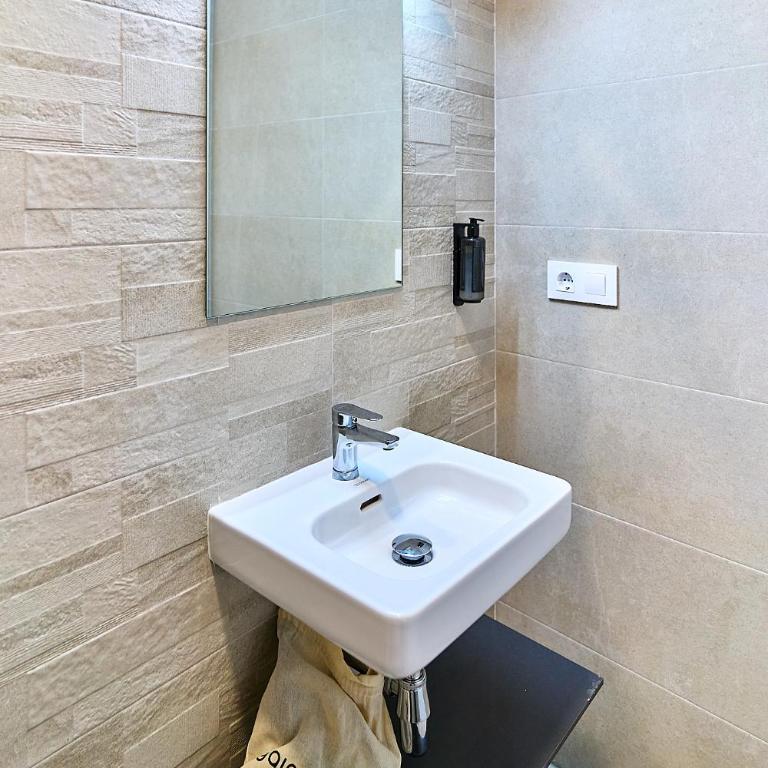 Hotel Gran Vía by gaiarooms - Habitación Doble Económica - 5