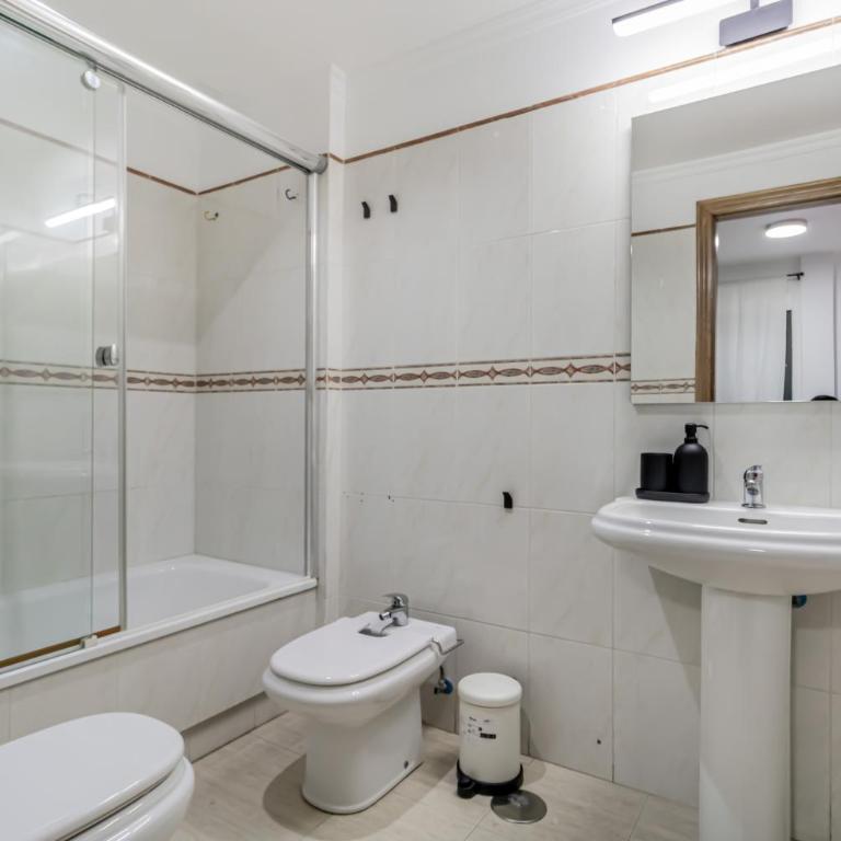 Large Attic Las Canteras Rooms - Only adults - Habitación Doble con baño privado - 2