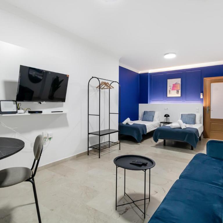 Large Attic Las Canteras Rooms - Only adults - Habitación Triple Deluxe - 2