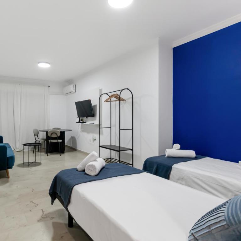 Large Attic Las Canteras Rooms - Only adults - Habitación Triple Deluxe - 11