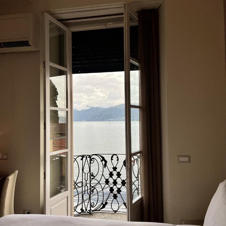 Hotel Royal Victoria, by R Collection Hotels - Camera Matrimoniale Deluxe con Vista Lago - 3