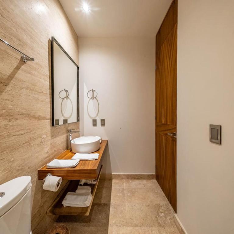 2 BR with Direct Walk-out to Pool, Sauna, and Gym - Apartment - 6