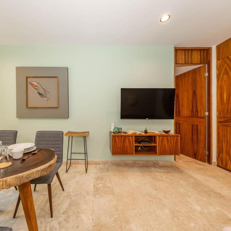 2 BR with Direct Walk-out to Pool, Sauna, and Gym - Apartment - 11