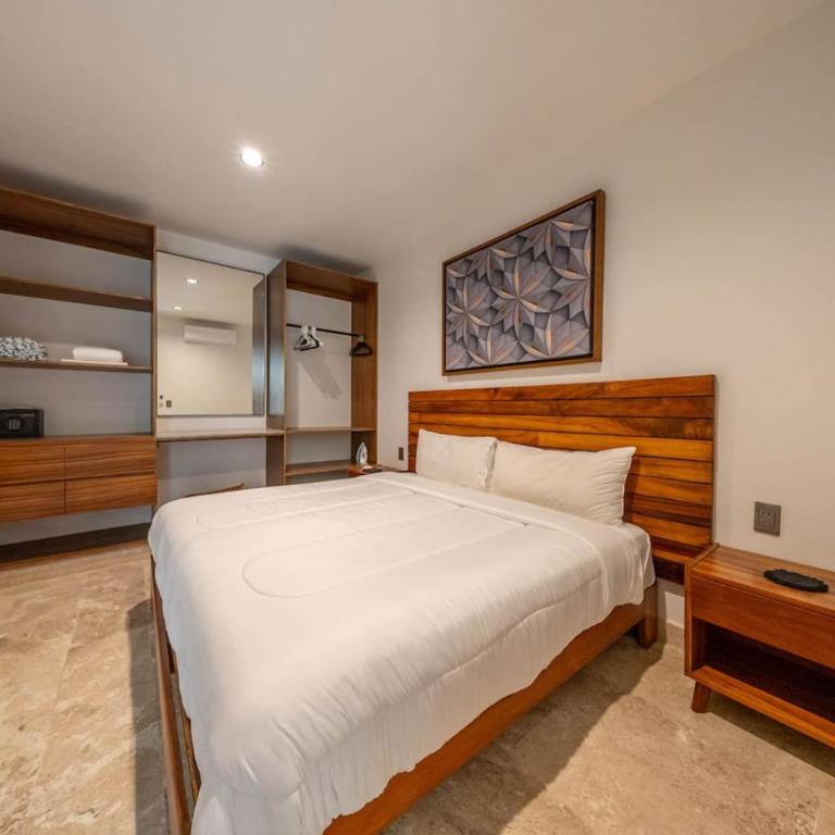 2 BR with Direct Walk-out to Pool, Sauna, and Gym - Apartment - 25