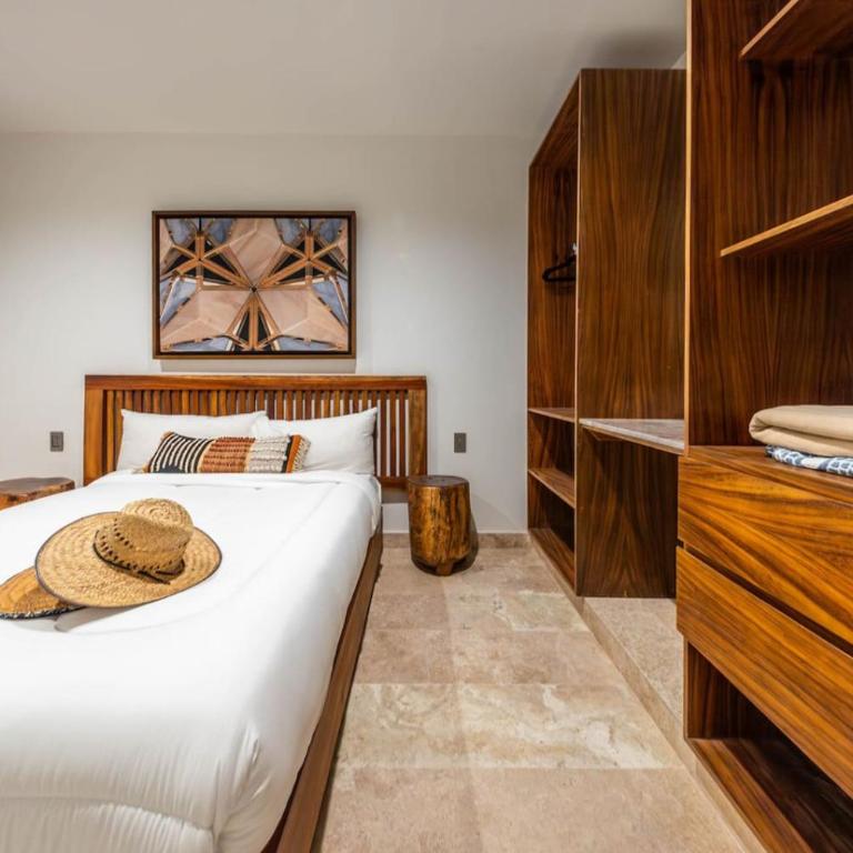 2 BR with Direct Walk-out to Pool, Sauna, and Gym - Apartment - 28