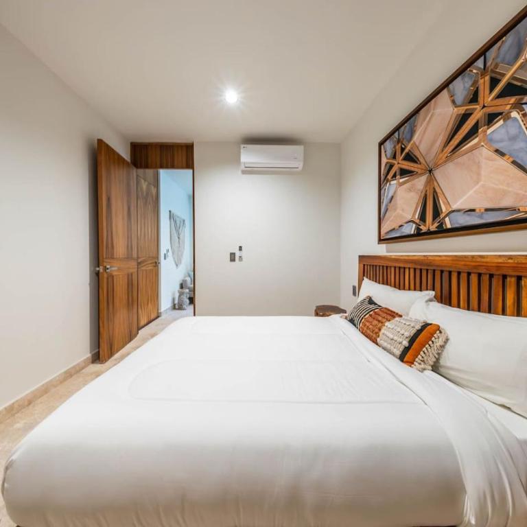 2 BR with Direct Walk-out to Pool, Sauna, and Gym - Apartment - 29