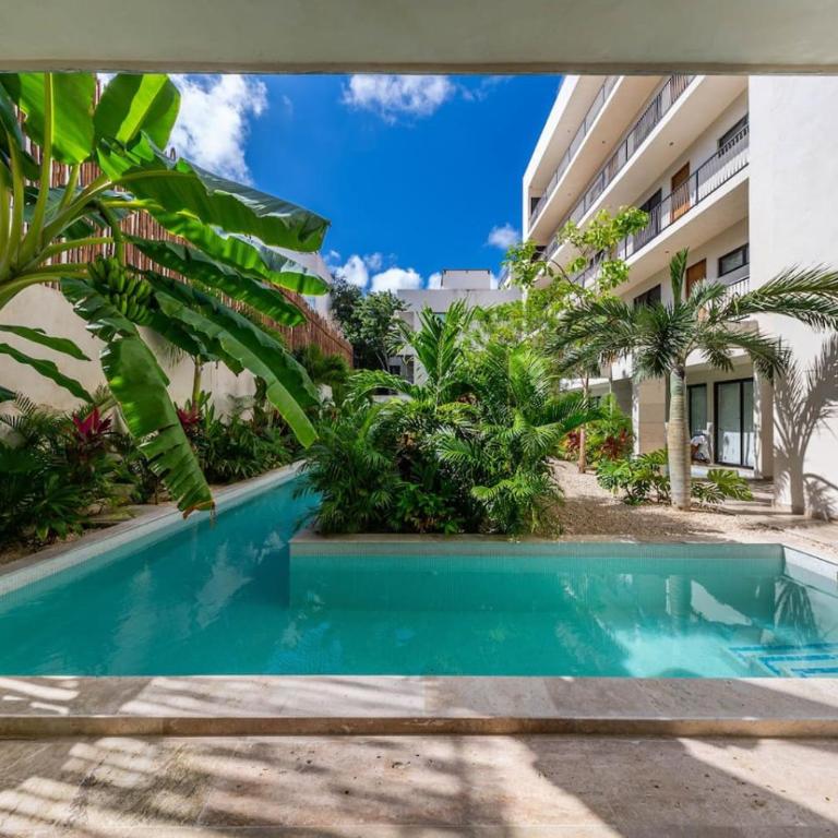 2 BR with Direct Walk-out to Pool, Sauna, and Gym - Apartment - 32