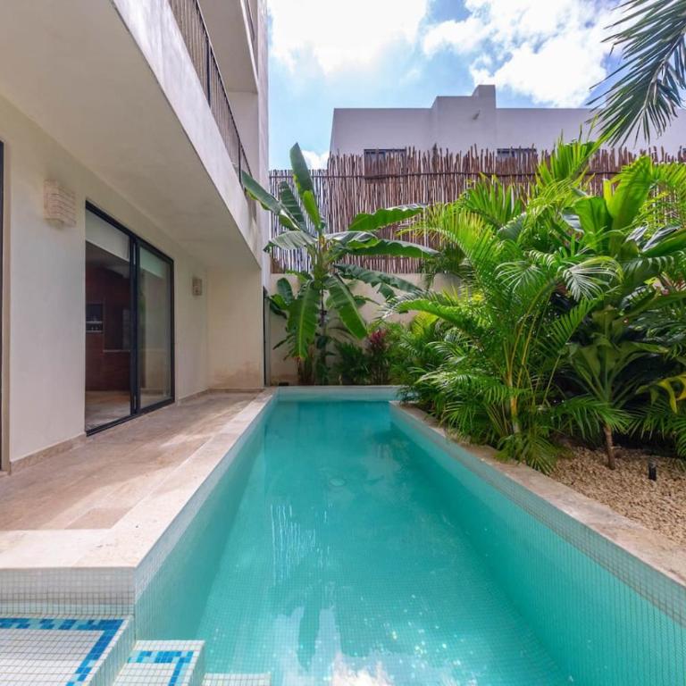 2 BR with Direct Walk-out to Pool, Sauna, and Gym - Apartment - 34