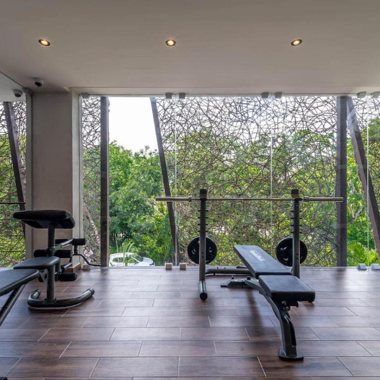 2 BR with Direct Walk-out to Pool, Sauna, and Gym - Apartment - 35