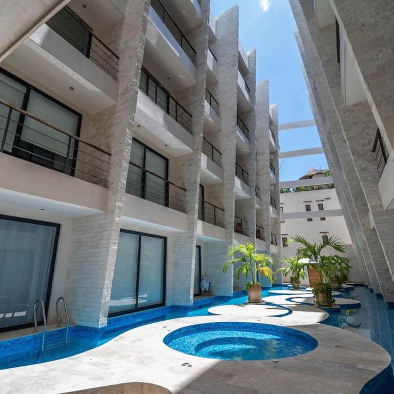 2 BR with Direct Walk-out to Pool, Sauna, and Gym - Apartment - 36