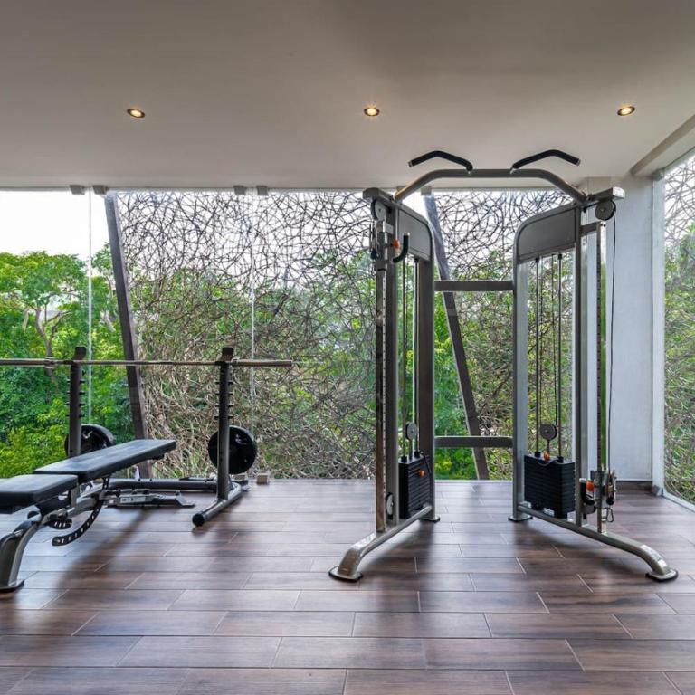 2 BR with Direct Walk-out to Pool, Sauna, and Gym - Apartment - 40