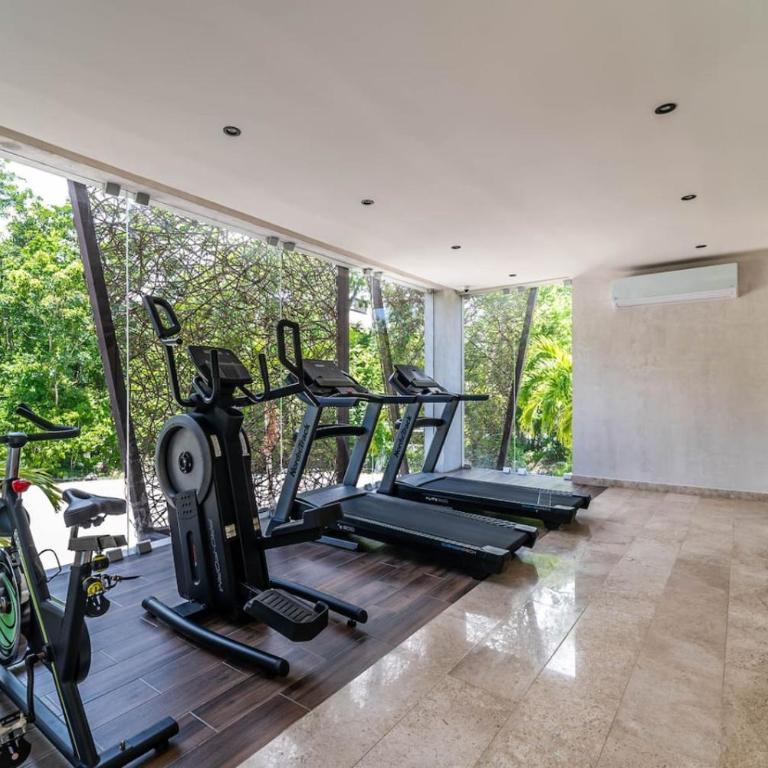 2 BR with Direct Walk-out to Pool, Sauna, and Gym - Apartment - 41