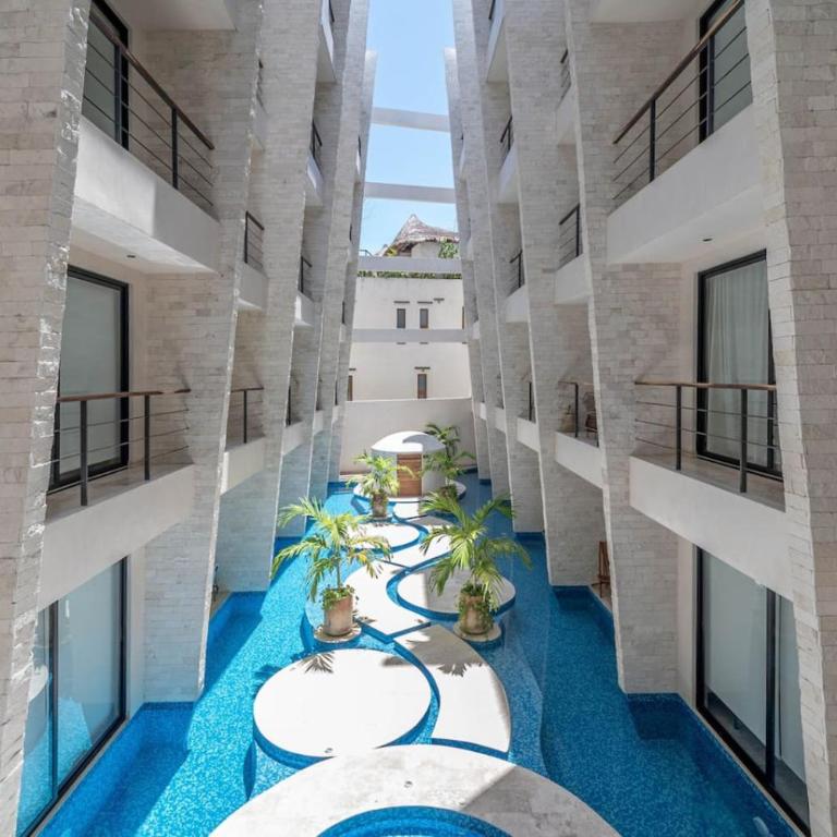 2 BR with Direct Walk-out to Pool, Sauna, and Gym - Apartment - 46