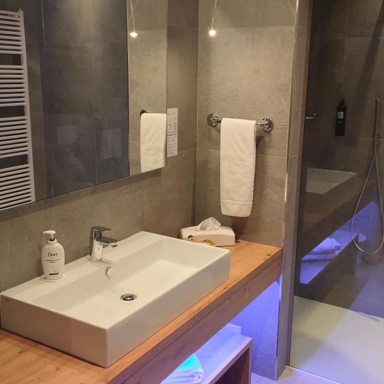 Cevedale Living Romance Hotel - Junior Suite - 7