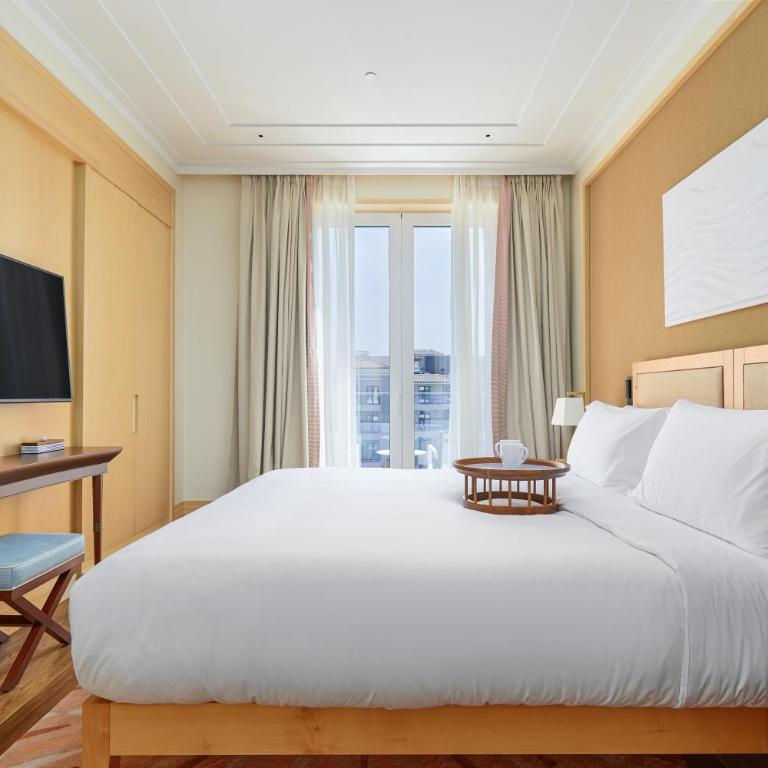 Regent Porto Montenegro - Classic King Room - 2