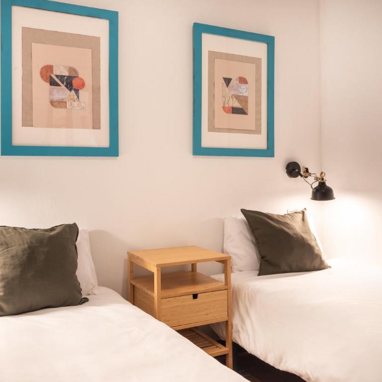 Spacious & Sunny Apartment with Terrace in the city center - Three-Bedroom Apartment - 21