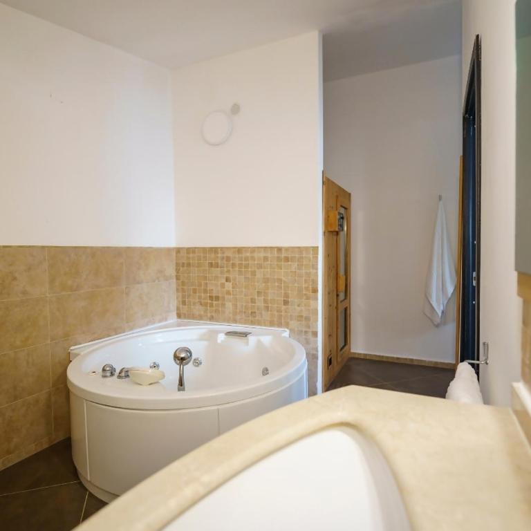 Guest Friends - Appartamento con 1 Camera da Letto e Vasca Idromassaggio - 14