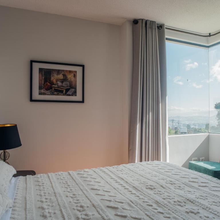 Spacious and bright depark in Quito - Three-Bedroom Apartment - 11