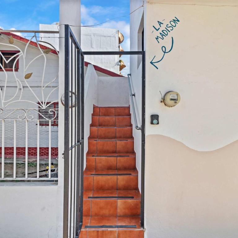 Madison - 99 Steps to Beach in Golden Zone - Apartamento - 8