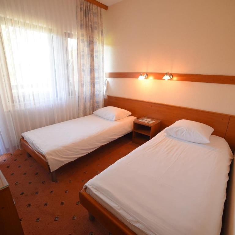 Hotel Ada - Twin Room with Balcony - 1