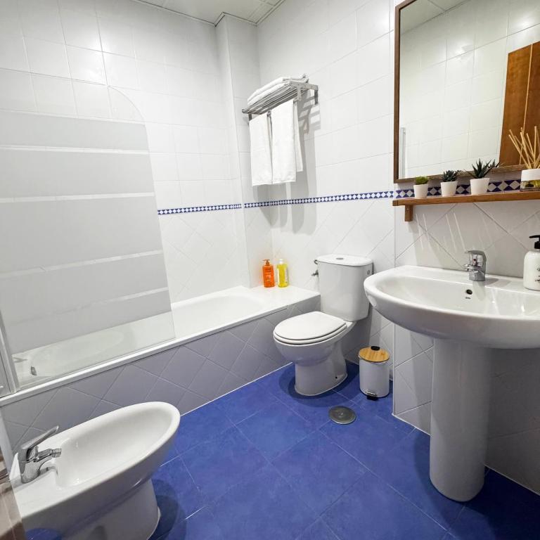 Apartamento acogedor - piscina - parking - Deluxe One-Bedroom Apartment with Garden View - 11