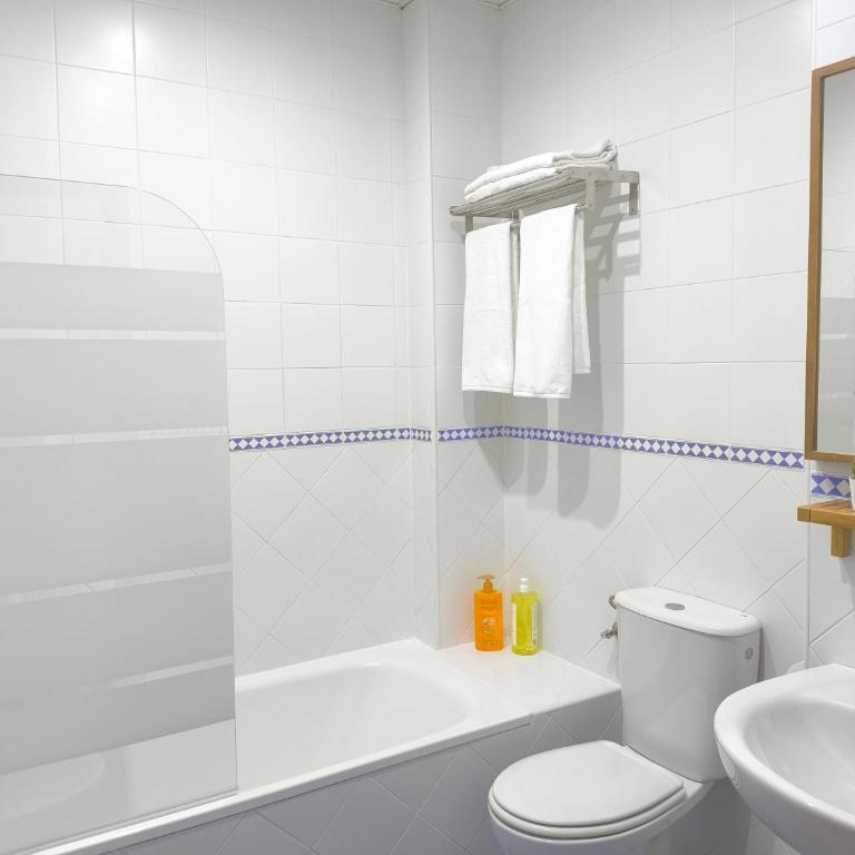 Apartamento acogedor - piscina - parking - Deluxe One-Bedroom Apartment with Garden View - 9