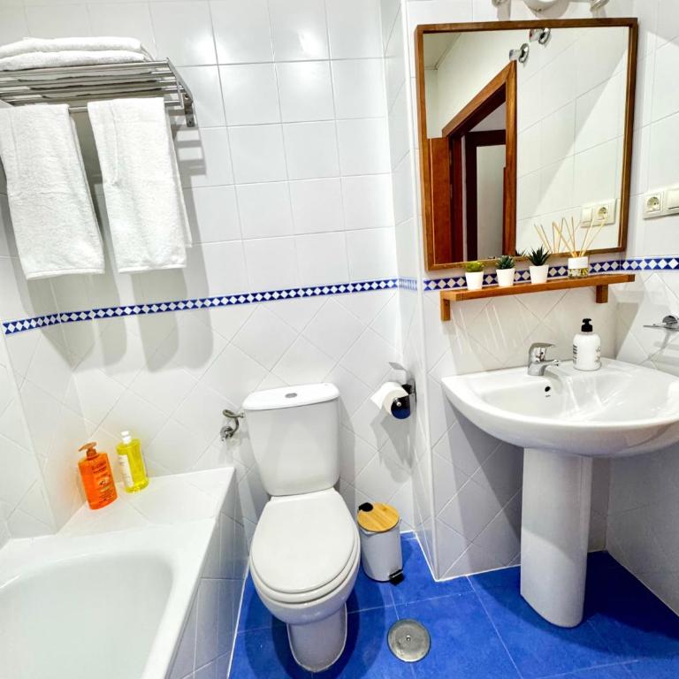 Apartamento acogedor - piscina - parking - Deluxe One-Bedroom Apartment with Garden View - 10