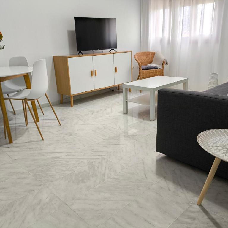 Apartamento acogedor - piscina - parking - Deluxe One-Bedroom Apartment with Garden View - 2