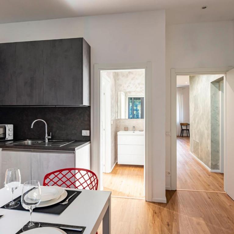 GuestHost - Padova living Experience - Diamante Apartment, Rubino Room and Smeraldo Room with shared refreshment area - One-Bedroom Apartment - 3