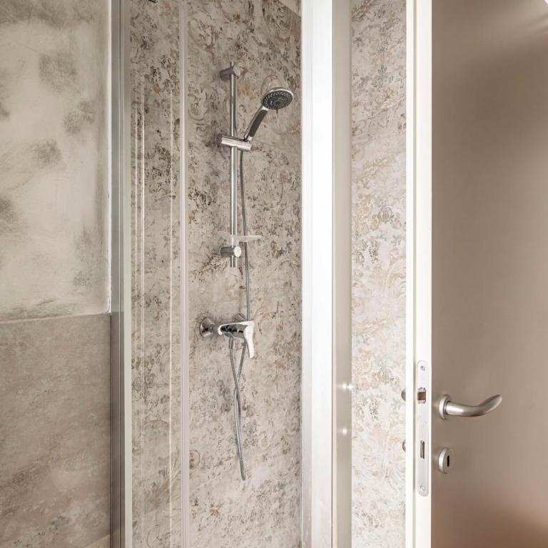 GuestHost - Padova living Experience - Diamante Apartment, Rubino Room and Smeraldo Room with shared refreshment area - One-Bedroom Apartment - 8