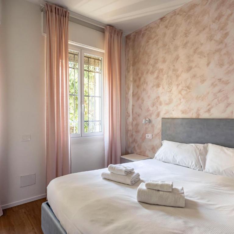 GuestHost - Padova living Experience - Diamante Apartment, Rubino Room and Smeraldo Room with shared refreshment area - One-Bedroom Apartment - 2