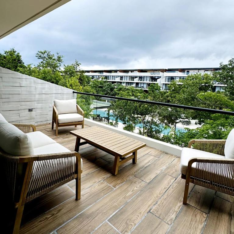 Playacar Residents - Two-Bedroom Deluxe Apartment with Balcony - 12