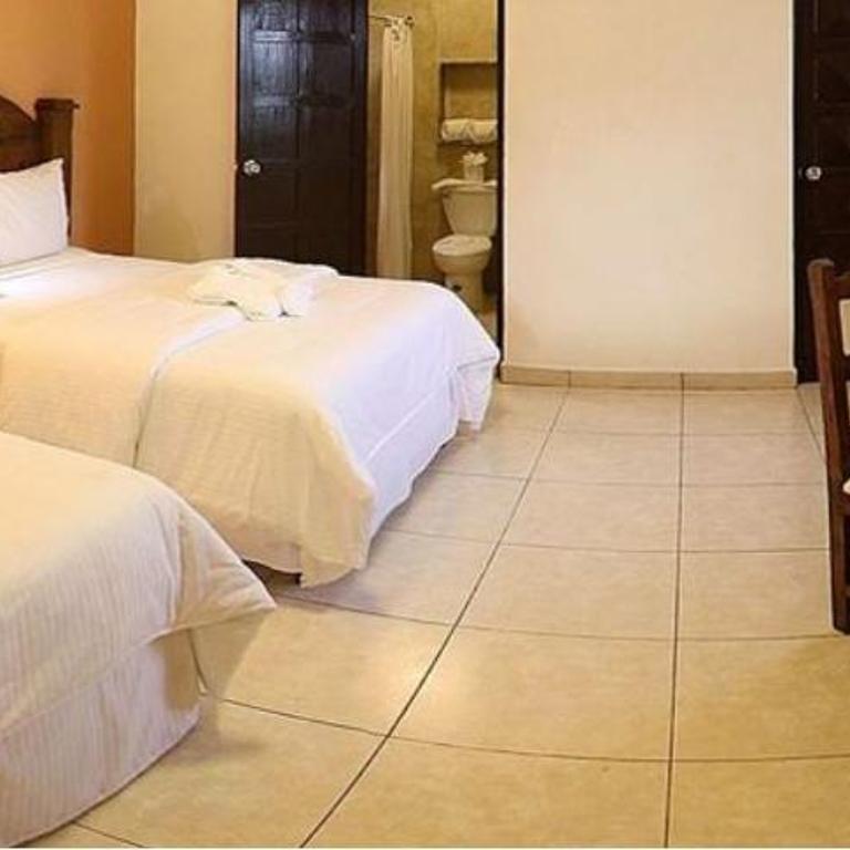 Hacienda Inn Aeropuerto - Family Room - 3