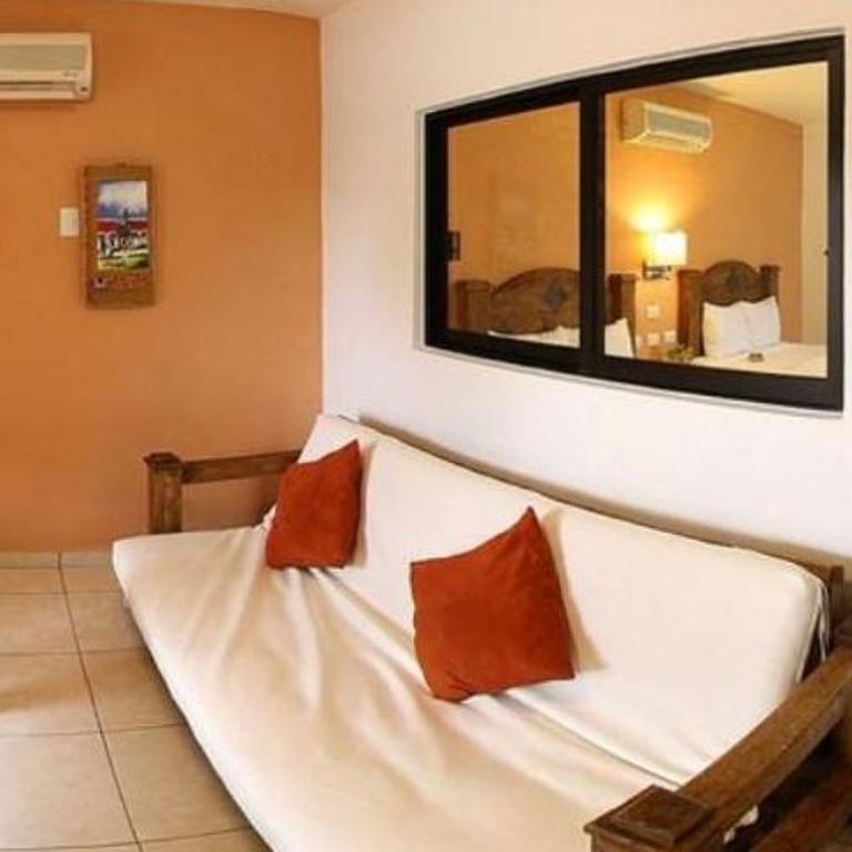 Hacienda Inn Aeropuerto - Family Room - 2