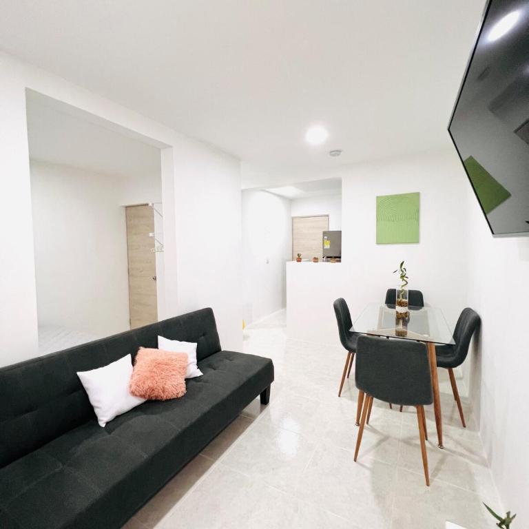 Cozy Beachside 3BR Apartment near the Walled City - Three-Bedroom Apartment - 1