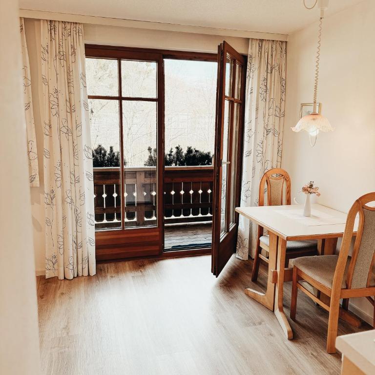 Alpenquartier Montafon - Apartment mit 1 Schlafzimmer, Balkon und Bergblick - 4