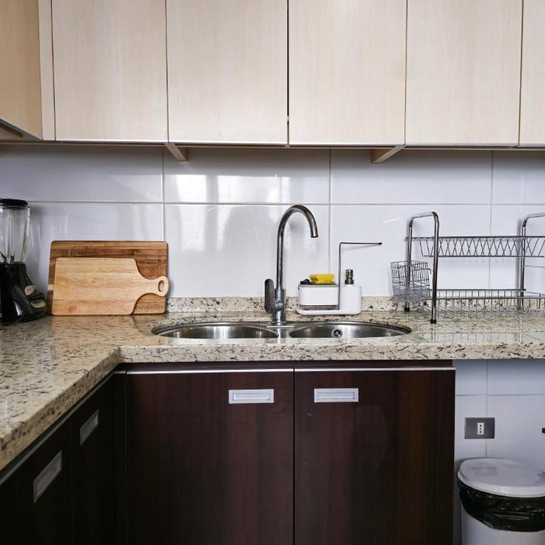 Depto Premium a pasos del Parque Arauco con aire acondicionado y piscina - Apartamento de 2 dormitorios - 15