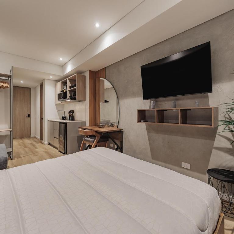 Quadrato Studios - One-Bedroom Apartment with Balcony - 9