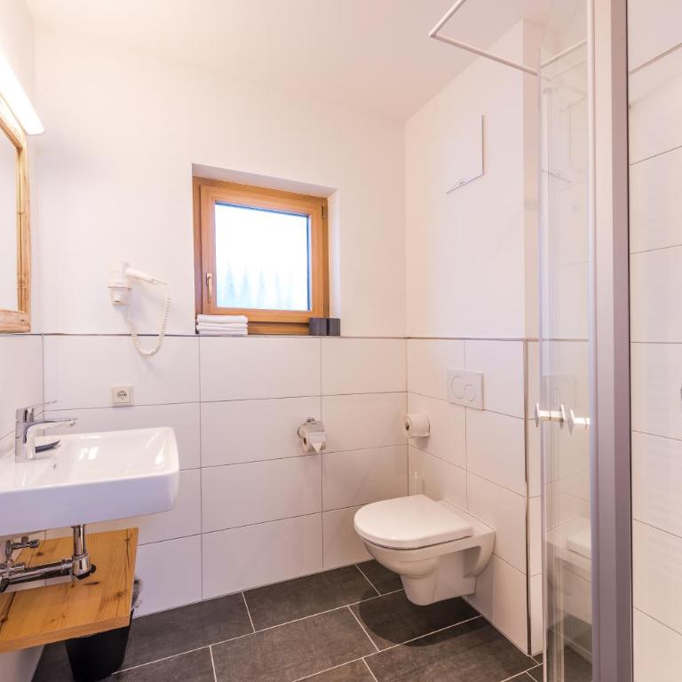 Pension Restaurant Dorfalm - Doppelzimmer mit Balkon - 8