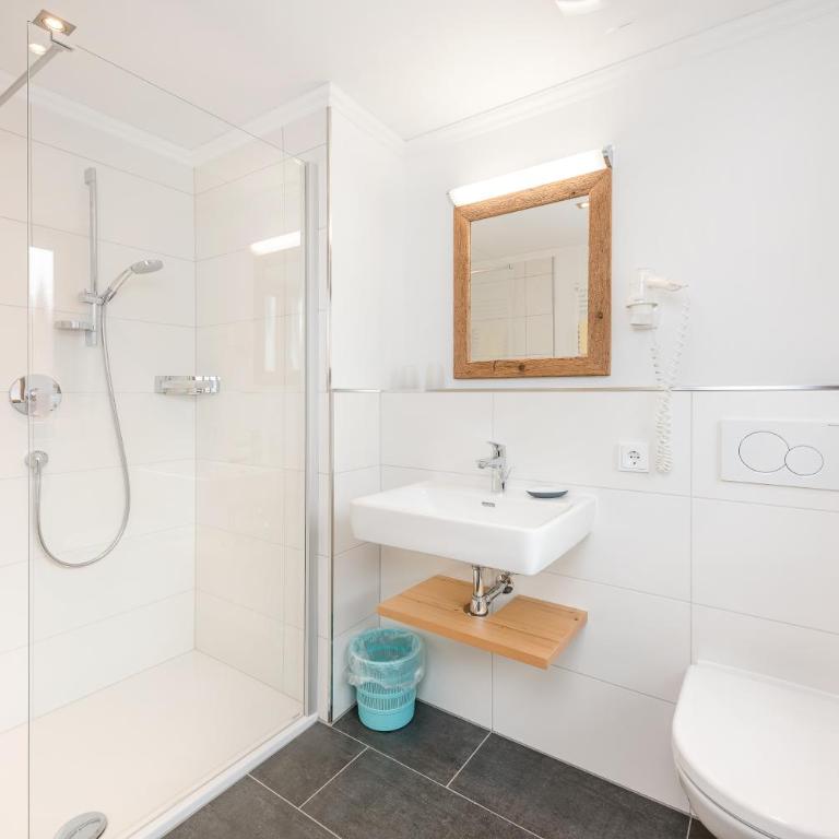 Pension Restaurant Dorfalm - Doppelzimmer mit Balkon - 9